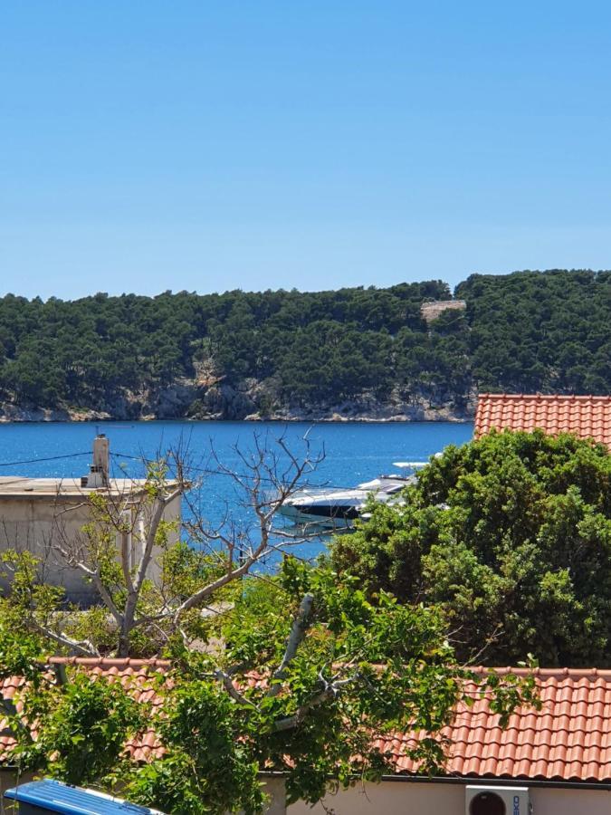 6 M, 50 m do plaže Barbat na Rabu Exterior foto